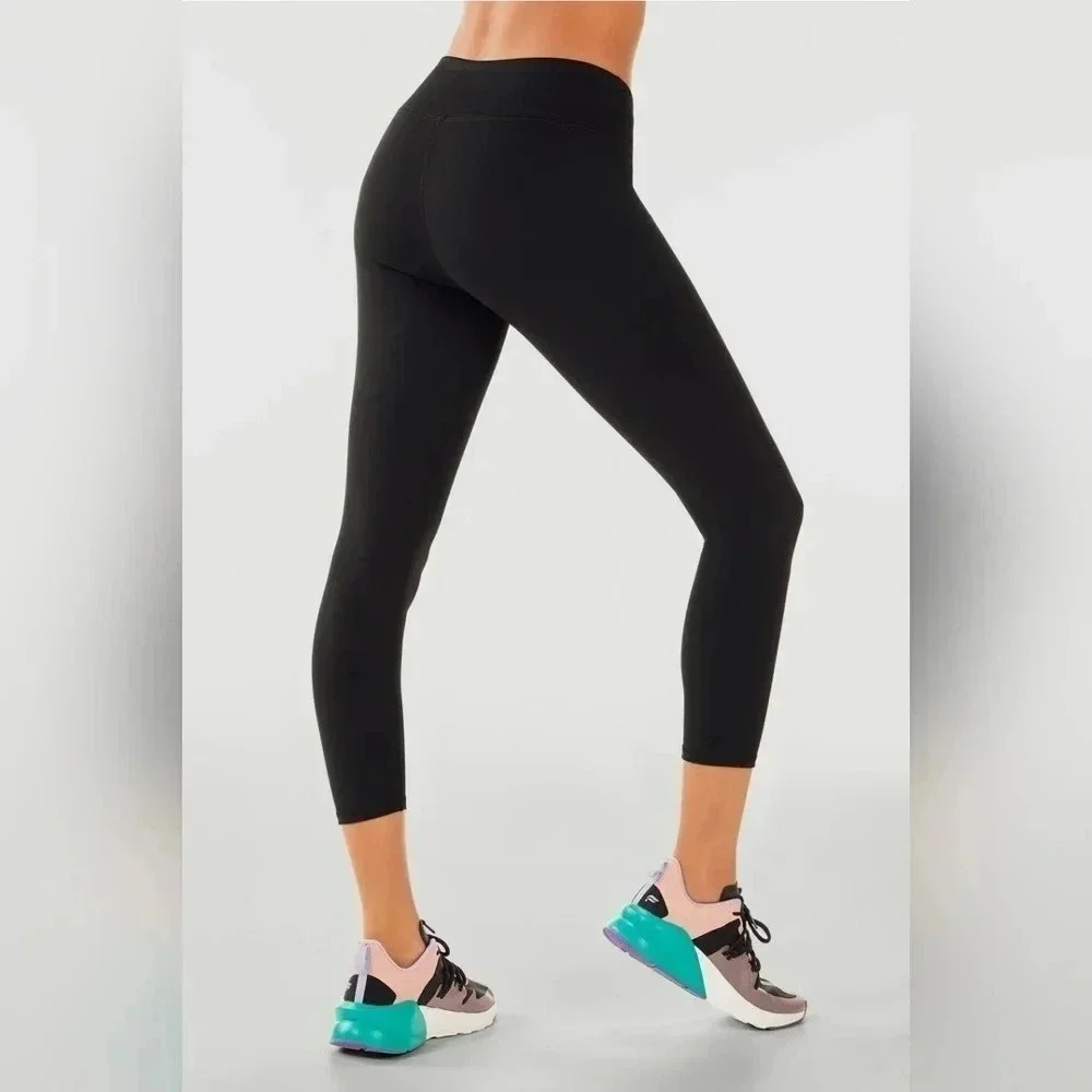 FABLETICS Define PowerHold Mid-Rise Capri, Color Black Size XS - Picture 2 of 14
